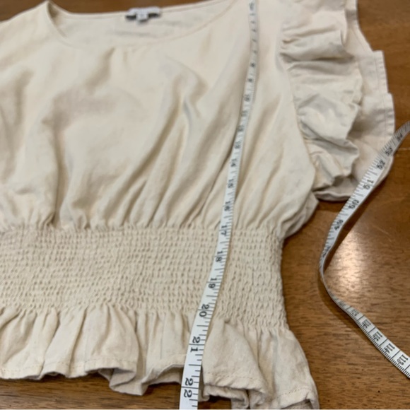 Cupcakes and Cashmere beige linen blend flutter sleeve top with smocked waist - Picture 4 of 7